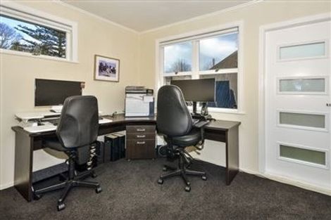 Photo of property in 2/51 Knightsbridge Drive, Forrest Hill, Auckland, 0620