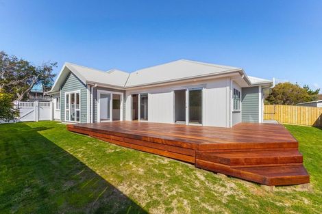Photo of property in 23 Frimley Terrace, Waikanae Beach, Waikanae, 5036