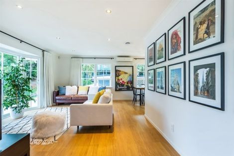 Photo of property in 11 West Glade Crescent, Birkenhead, Auckland, 0626