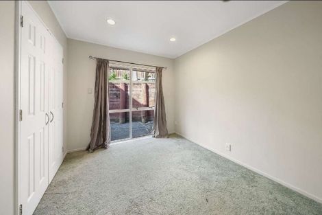 Photo of property in 12 De Havilland Drive, Goodwood Heights, Auckland, 2105