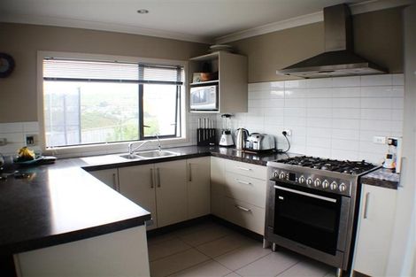 Photo of property in 3 Tongariro Drive, Aotea, Porirua, 5024