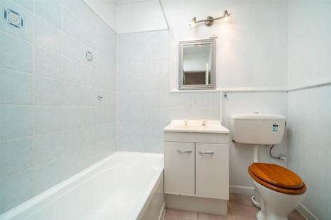 Photo of property in 1/31 Sunnyhaven Avenue, Beach Haven, Auckland, 0626