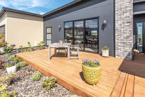 Photo of property in 37 Tirimoana Place, Otamatea, Whanganui, 4501