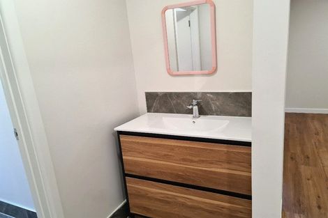 Photo of property in 17c Balmain Road, Birkenhead, Auckland, 0626