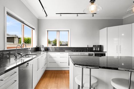 Photo of property in 52 Auckland Road, Greenmeadows, Napier, 4112