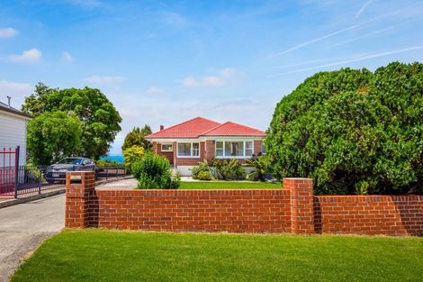 Photo of property in 70 Seacliffe Avenue, Narrow Neck, Auckland, 0622