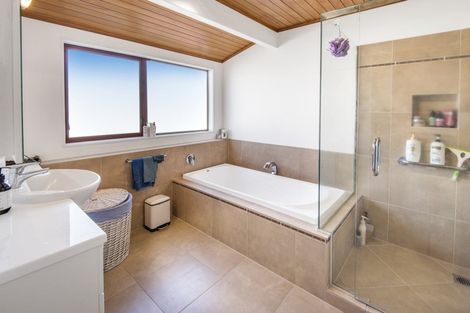 Photo of property in 8a Wicklow Road, Narrow Neck, Auckland, 0622