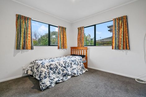 Photo of property in 5 Macadamia Close, Goodwood Heights, Auckland, 2105