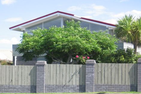 Photo of property in 2/52 Gulf View Road, Murrays Bay, Auckland, 0630