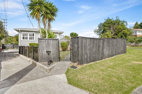 Photo of property in 2 Talavera Place, Te Atatu South, Auckland, 0602