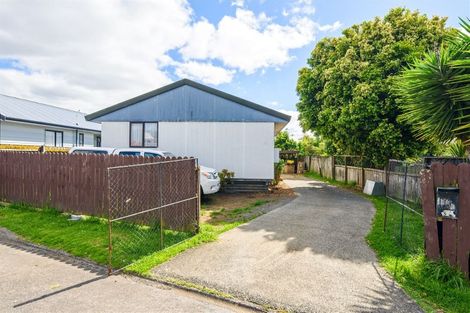Photo of property in 1/12 Cameron Place, Ranui, Auckland, 0612