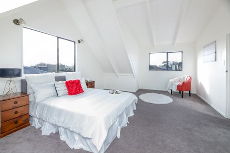 Photo of property in 64 Effingham Street, North New Brighton, Christchurch, 8083