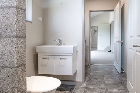 Photo of property in 14 Peakes Road, Saint Johns Hill, Whanganui, 4501