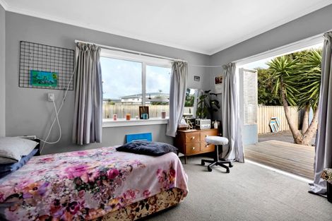 Photo of property in 122 South Road, Spotswood, New Plymouth, 4310