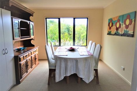 Photo of property in 8 Ruapehu Drive, Fitzherbert, Palmerston North, 4410