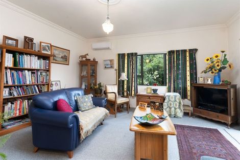 Photo of property in 1 Oak View Place, Greytown, 5712