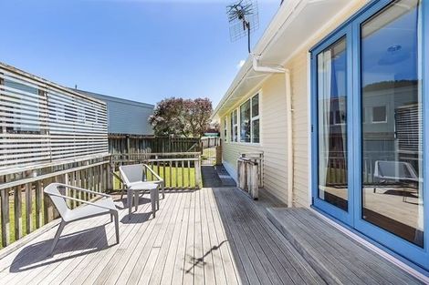 Photo of property in 32 Davidson Crescent, Tawa, Wellington, 5028