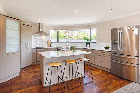 Photo of property in 33 Rodeo Drive, Kelvin Grove, Palmerston North, 4414