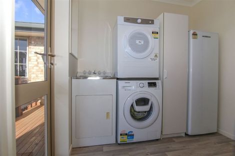 Photo of property in 10 Coutts Place, Mapua, 7005