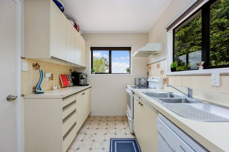 Photo of property in 2/70 Ayton Drive, Totara Vale, Auckland, 0629