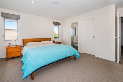 Photo of property in 61 Zara Court, Windsor Park, Auckland, 0632