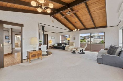 Photo of property in 31 Ridge Road, Waiake, Auckland, 0630