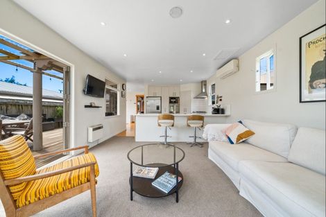 Photo of property in 180 Brooklands Road, Vogeltown, New Plymouth, 4310