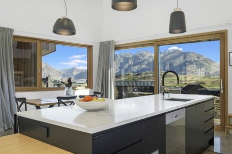 Photo of property in 18 Falconer Rise, Jacks Point, Queenstown, 9371
