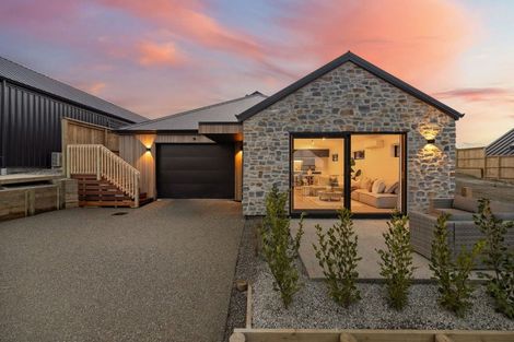 Photo of property in 30 Grain Close, Jacks Point, 9371