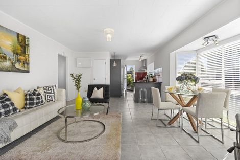 Photo of property in 1/83 Centreway Road, Orewa, 0931