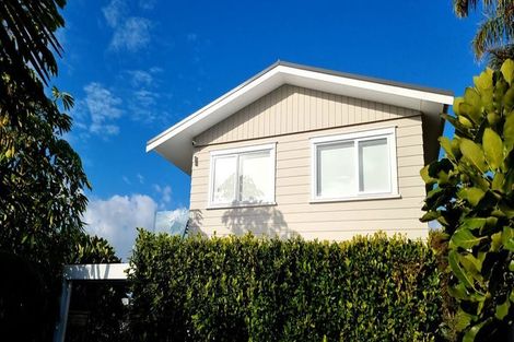 Photo of property in 2/17 Bevyn Street, Castor Bay, Auckland, 0620