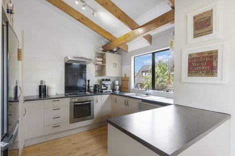 Photo of property in 8/390 West Coast Road, Glen Eden, Auckland, 0602