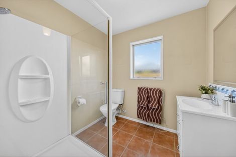 Photo of property in 31 Willowview Drive, Redwood, Christchurch, 8051