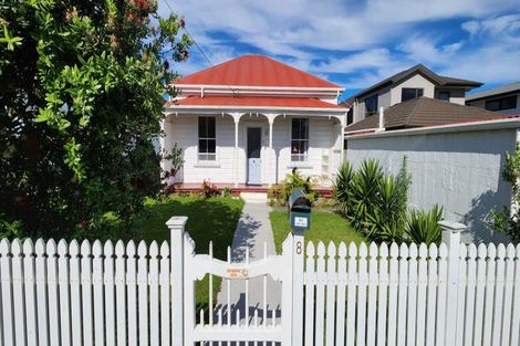 Photo of property in 8 Cutfield Road, New Plymouth, 4310
