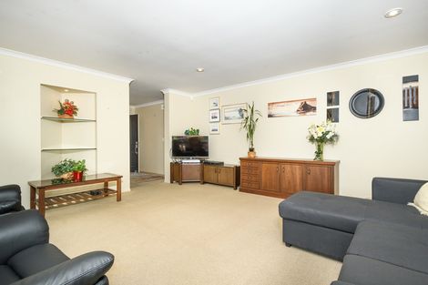 Photo of property in 5 Fairford Avenue, Henderson, Auckland, 0612