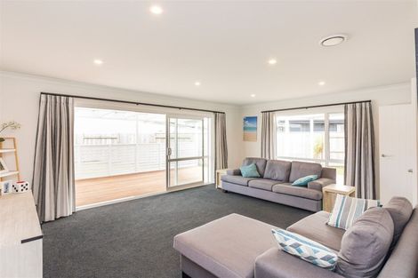 Photo of property in 4 Stratford Court, Fitzherbert, Palmerston North, 4410