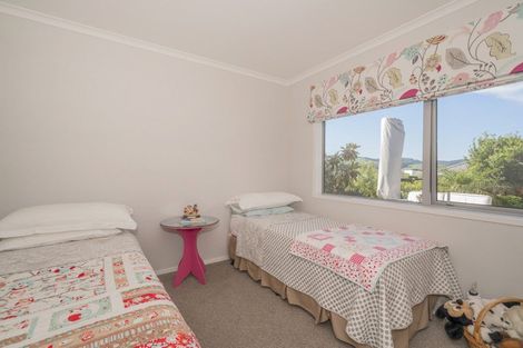 Photo of property in 10 Roseberry Place, Whitianga, 3510