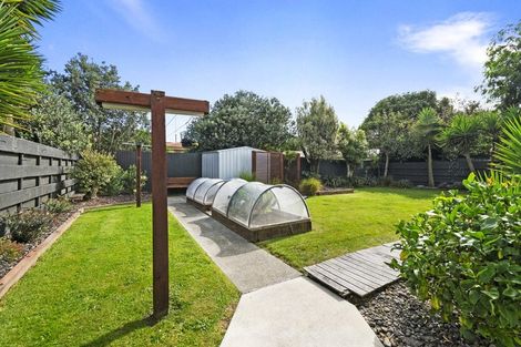 Photo of property in 10 Wikiriwhi Crescent, Awapuni, Palmerston North, 4412