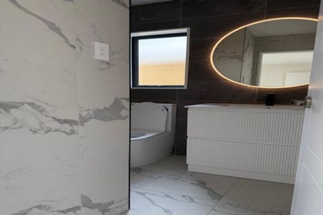 Photo of property in 67b Hutchinsons Road, Bucklands Beach, Auckland, 2014