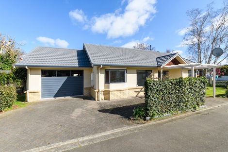 Photo of property in 14 Winston Avenue, Hokowhitu, Palmerston North, 4410