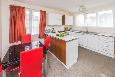 Photo of property in 28 Raupo Street, Castlecliff, Whanganui, 4501