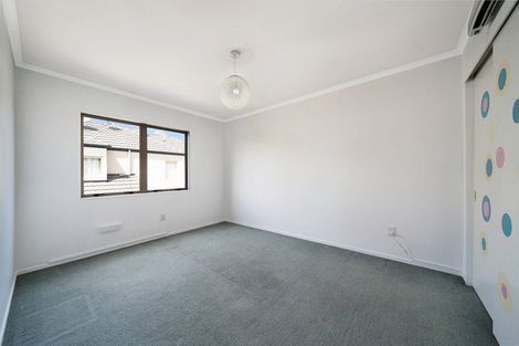 Photo of property in 2 Ochre Place, Blockhouse Bay, Auckland, 0600