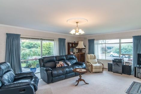 Photo of property in 22 Cranbrook Grove, Waikanae, 5036
