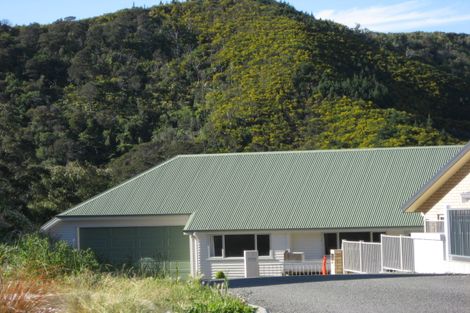 Photo of property in 12 Gravesend Place, Picton, 7220