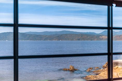 Photo of property in 377a Karaka Bay Road, Karaka Bays, Wellington, 6022