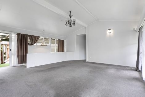Photo of property in 9 Sutton Crescent, Papatoetoe, Auckland, 2025