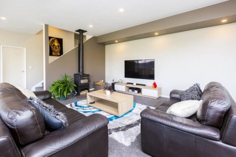 Photo of property in 83 Mount Marua Way, Timberlea, Upper Hutt, 5018