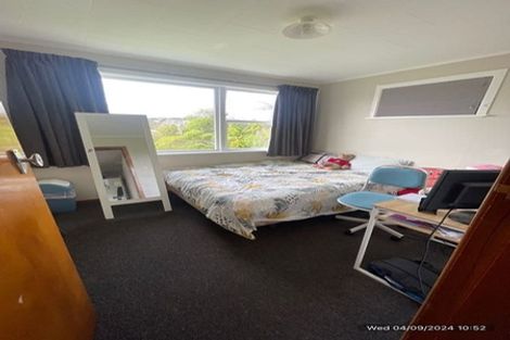 Photo of property in 11 Innes Way, Newlands, Wellington, 6037