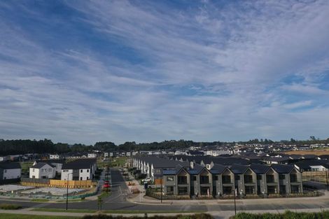 Photo of property in 122 Vintry Drive, Kumeu, 0810