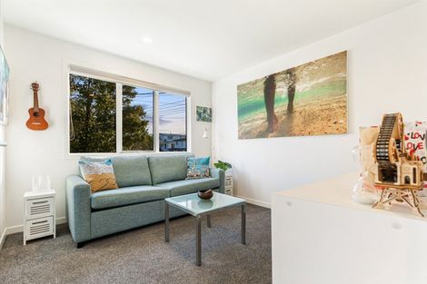 Photo of property in 1 The Bays Rise, Murrays Bay, Auckland, 0630